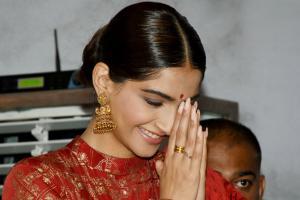 Ganesh Chaturthi 2019: Sonam Kapoor offers prayers to Andhericha Raja