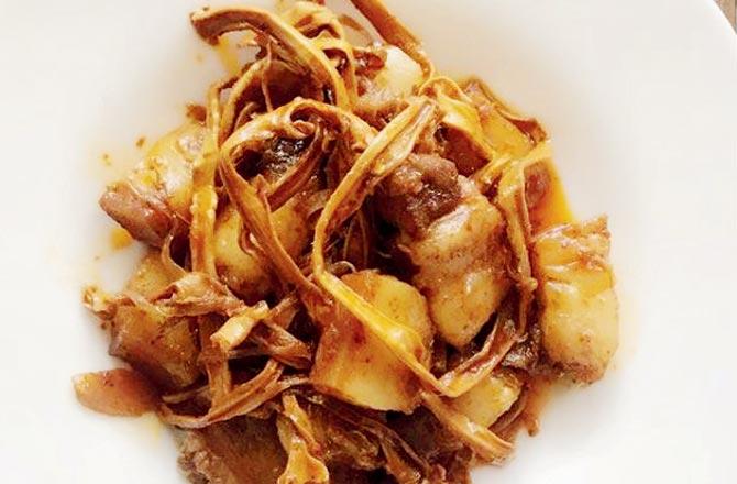 Spicy pork with bamboo shoots
