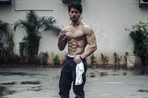 War: Tiger Shroff performs parkour on top of 100 houses 