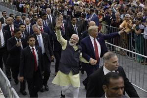 Howdy, Modi!: Anand Mahindra lauds PM Modi for 'changing perceptions'