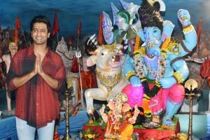 Vicky Kaushal visits a Ganesh pandal to offer prayers in Mumbai