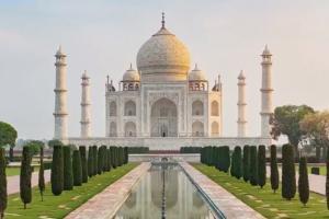 Top leaders encourage tourists to visit their states on Twitter