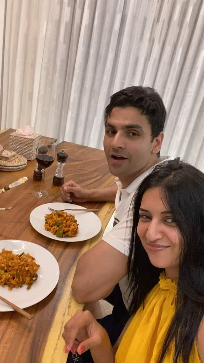 Vivek Dahiya and Divyanka Tripathi are on a cooking spree. From working out together to trying their hand on various cuisine, the actress has done it all during her lockdown period! 