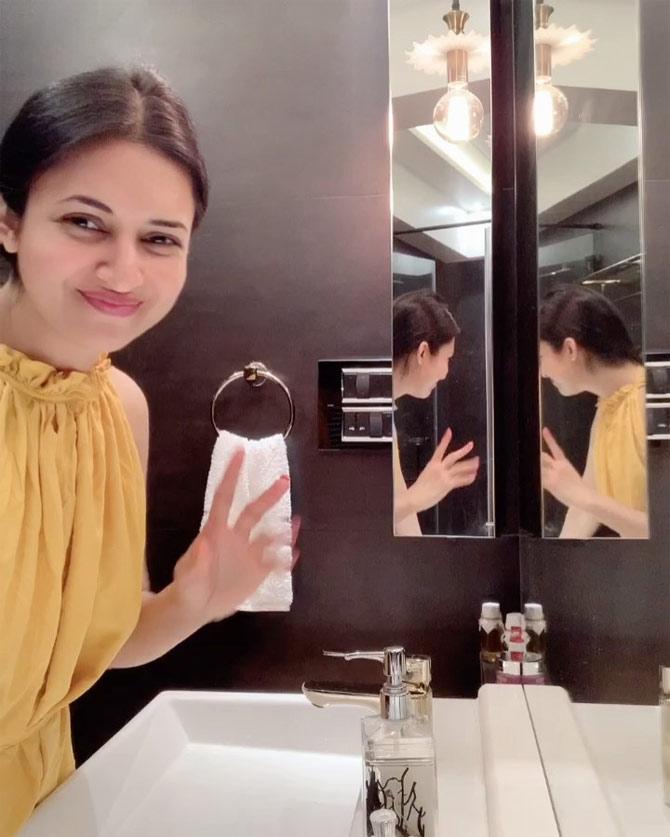 Divyanka also shared a video to stay safe. She also took the #SafeHandChallenge like a boss! 
