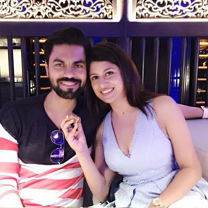 Gaurav Chopra still continues to keep his personal life away from the limelight. Unlike most of the celebrity couples, Gaurav and Hitisha do not really indulge in social media PDA, making his fans yearn for more pictures of the couple!