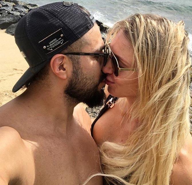Charlotte Flair and Andrade love going on vacations and beach trips and have a blast when they do so! Their pictures ooze with chemistry.