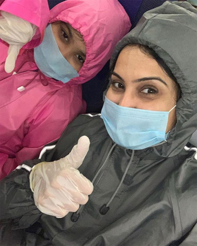 To encourage her followers to keep up with hygiene, Kamya Punjabi posed wearing a surgical mask and gloves along with her adorable daughter.