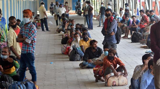 After donating Rs 1500 crore to fight the novel coronavirus, the Taj Group of Hotels in Mumbai opened its doors of the Taj Land Ends in Bandra and the Taj President in Coloba to the health workers of BMC. The Taj Hotels are accommodating as many doctors and nurses as per requirements. The Taj group of hotels are also providing meal comprised of salad, dal-rice, sabzi to the health workers and COVID-19 patients admitted in Mumbai's government hospitals.