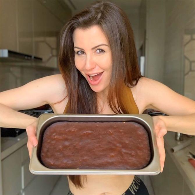 Baking and cooking are surely therapeutic to many, and we totally understand why many people have found solace in their kitchen. 