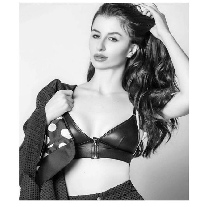 Giorgia Andriani's latest post had a monochrome image where she shared how the lively city Mumbai has really gone into a hibernation mode. 