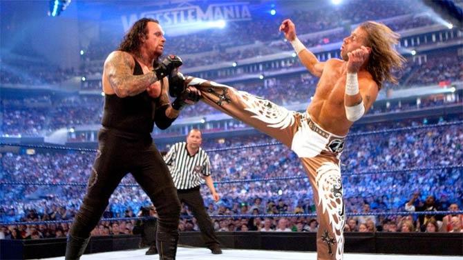 WrestleMania 25 also saw the best match in WWE history! Legends The Undertaker and Shawn Michaels faced each other in a singles match which Taker won. The following year at WrestleMania 26, Undertaker defeated Shawn Michaels again in a Streak vs Career match which made Michaels retire.