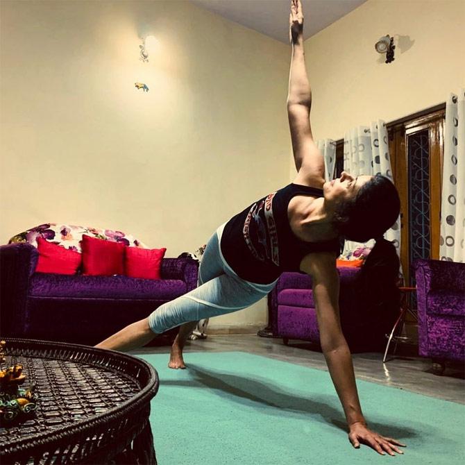 In this one, Pooja Batra was seen doing side planks. Isn't that truly inspiring? Working my sternocleidomastoid (the big muscle you see popping out from my neck). The #sternocleidomastoid muscle is one of the largest and most superficial cervical muscles. The primary actions of the muscle are rotation of the head to the opposite side and flexion of the neck. #yogawithpoojabatra#yogaeverydamnday #anatomy I hope my yoga posts are informative and inspirational to all my Instagram Family [sic]