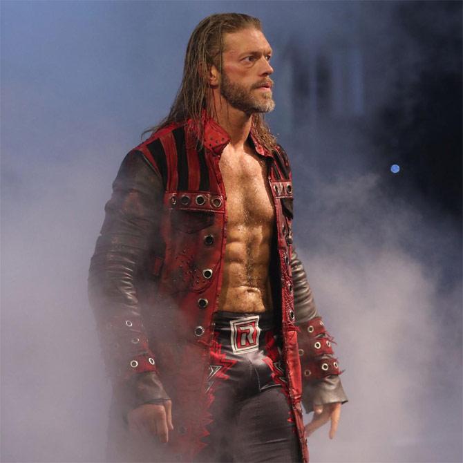 'The Rated-R Superstar' Edge would finally make a comeback out of retirement and to the ring in a singles match after nine long years! Edge faced off against Randy Orton in a Last Man Standing match