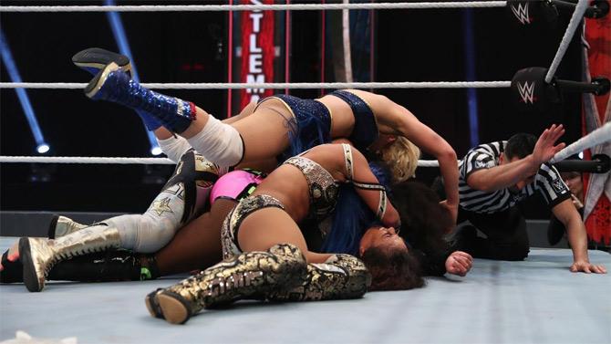 First off to be eliminated was Tamina, thanks to a combined effort by Bayley, Banks, Evans and Naomi.