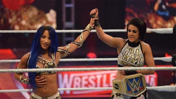 Sasha Banks provided the perfect distraction for Bayley to beat Lacey Evans and successfully defend her SmackDown women's title