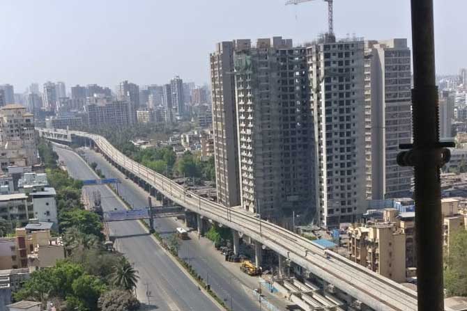 Western Express Highway
The highway that usually shows sight of a bumper-to-bumper traffic jam at peak hours has had very less traffic due to the lockdown.