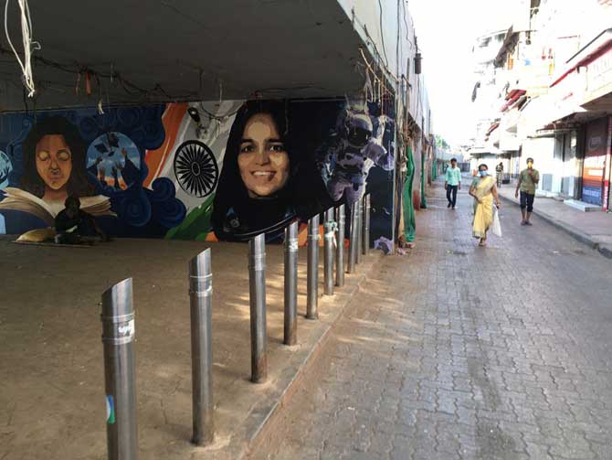 Dadar Flower Market
The popular and busiest wholesale market with a huge number of stalls selling fresh flowers and vegetables has been empty since the lockdown.