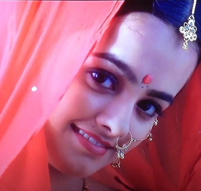 A still from the movie Taal in 1999! That's Anita Hassanandani 21 years ago. Anita made her debut on the silver screen with Aishwarya Rai and Akshaye Khanna-starrer Taal, where the former played a small role. Anita did a short cameo in the song 'Ishq Bina Kya Jeena Yaaron' song. 