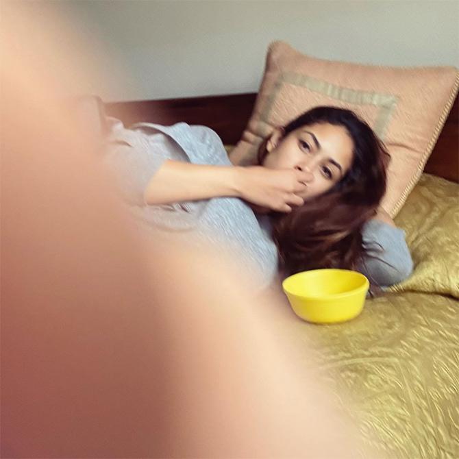 As being at home isn't easy, Mira Kapoor also found a new way to keep the kids entertained. During her fun math class, Mira and Shahid Kapoor's daughter Misha caught her mommy eating some of her sums up! 