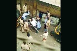 Four booked for assaulting cops and BMC officials in Mankhurd