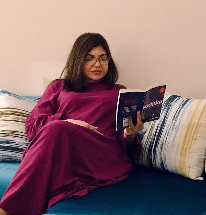 Alka Yagnik: Alka Yagnik too is spending time by reading her favourite books. The veteran singer shared a picture of her quarantine time along with the caption, 