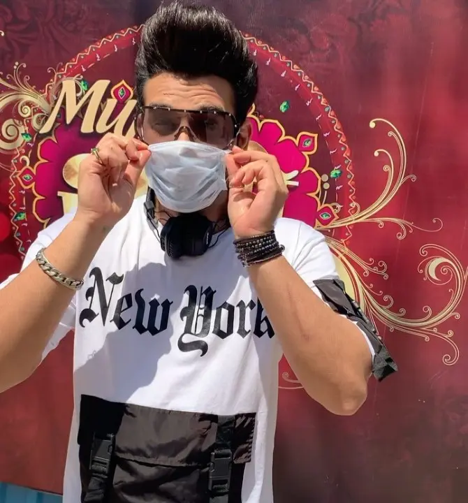 Paras also shared a picture of him putting on a mask to stop the spread of coronavirus. 