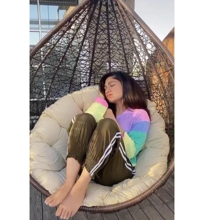Tulsi Kumar: Just like Armaan, Tulsi Kumar, who recently crooned the Masakali 2.0 song is also keeping herself busy by making tiktok videos. She shared one of them with the caption, 