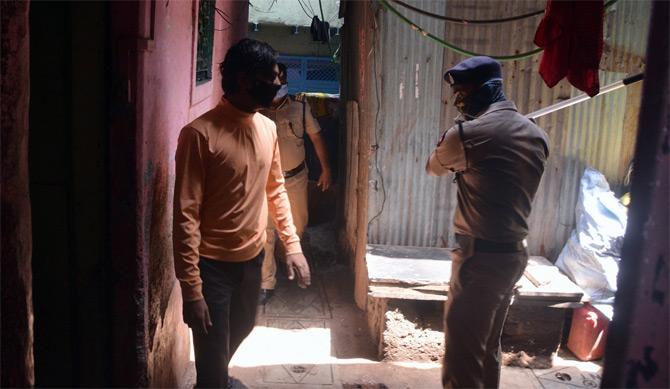 After Dharavi, a total of 2,335 people from the G south ward (Worli, Prabhadevi, Mahalaxmi and Lower Parel) have sent been sent into quarantin as the ward remains one of the highly affected area of Mumbai with 267 positive cases of COVID-19. As per the data accesses by mid-day, out of the total 267 cases, 145 are males whereas 122 are female patients.