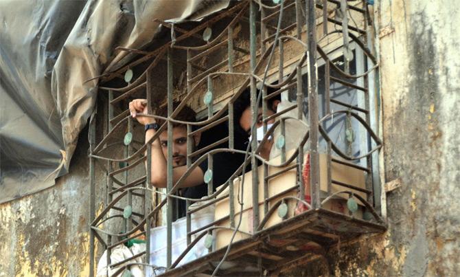 By the end of Day 20 of the lockdown, Mumbai reported 150 positive cases and nine deaths due to COVID-19. Out of the nine deaths, seven had co-morbidity. According to the official statement, a total of 141 people have been discharged in the state while the city has witnessed over 100 deaths due to the deadly virus. The total number of coronavirus cases in Mumbai stands at 1,549.