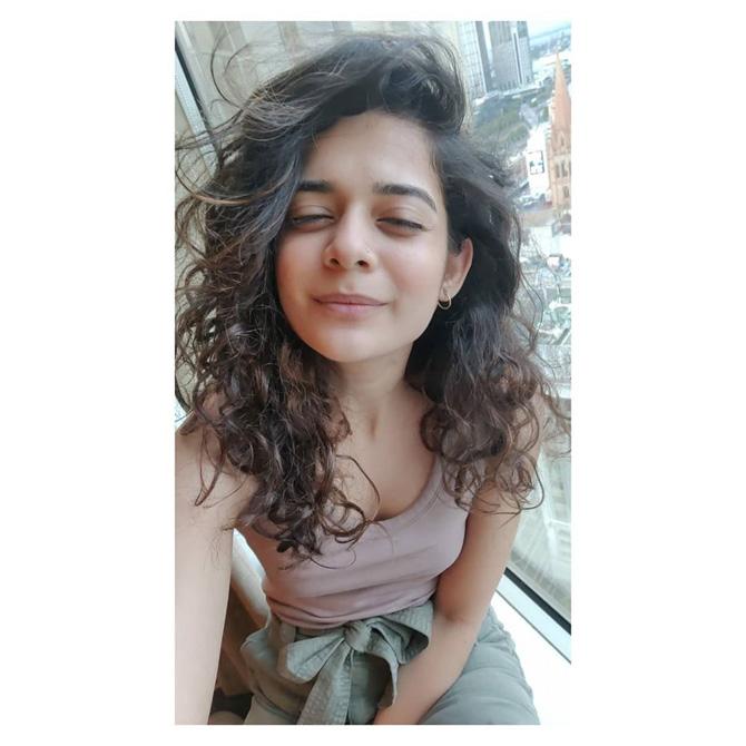 Sharing this cute photo, Mithila wrote, 