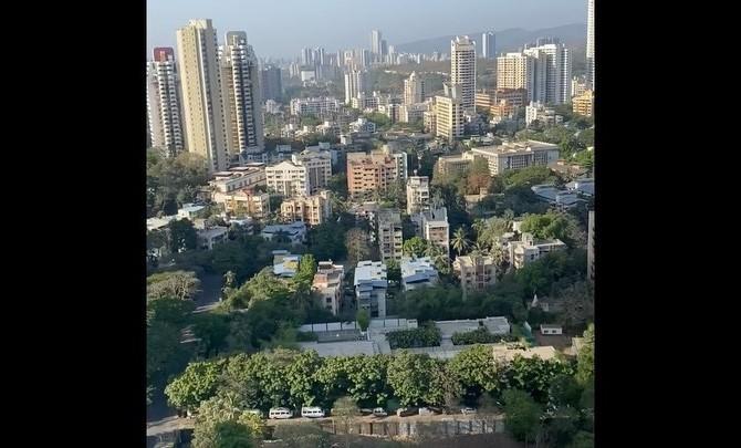 Not only this, Keith and Rochelle also applauded the healthcare workers by clapping on their balcony during the Janata Curfew. Sharing a video, Keith wrote, 