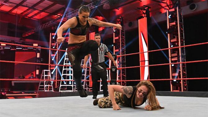 Shayna Baszler, who lost to Becky Lynch at WrestleMania 36, showed her frustration and aggression as she took apart Sarah Logan before the referee stopping the match. Shayna won and went on to qualify for the Money in the Bank ladder match.