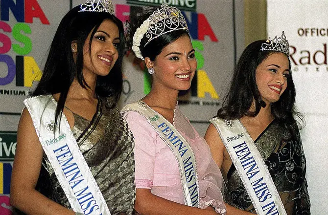 Winner of Femina Miss India 2000 Lara Dutta (C) poses with Priyanka Chopra (L), 1st runner-up, and Dia Mirza, 2nd runner-up during a press conference in a New Delhi hotel on January 17, 2000. Lara Dutta represented India in the Miss Universe competition, while Priyanka Chopra did so in the Miss World competition and Dia Mirza in the Miss Pacific competition.
