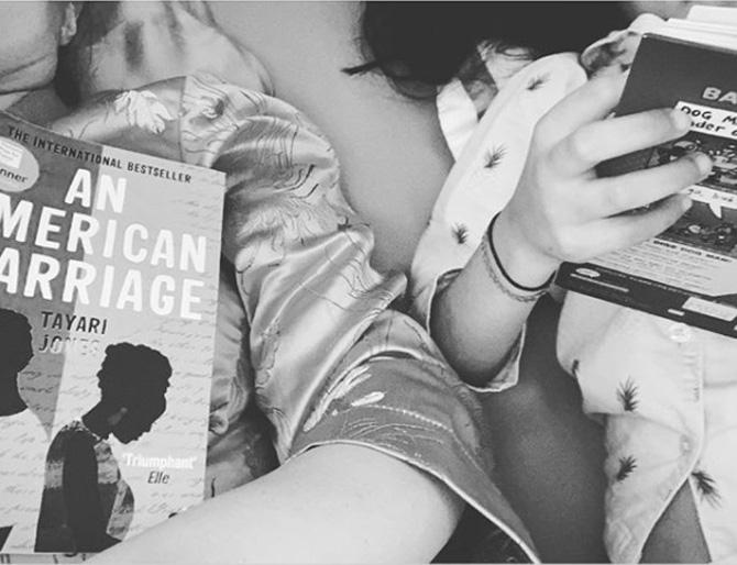 What's better than to stay in bed and leisurely read a book with your loved one? 