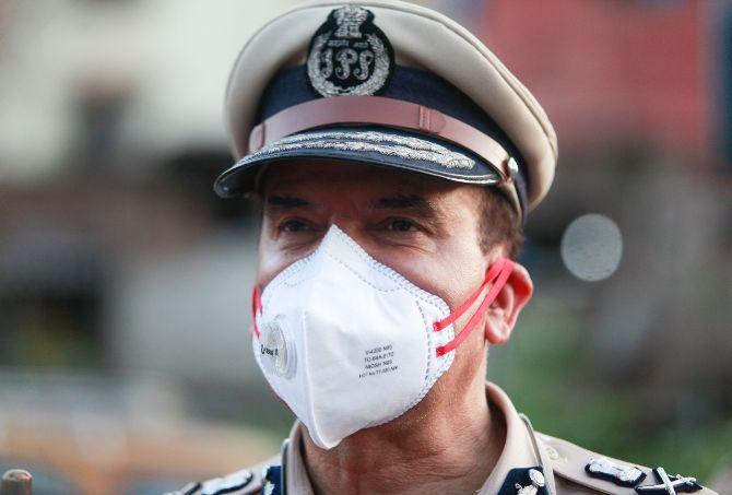 Mumbai Police Commissioner, Param Bir Singh took a flag march in Dharavi to motivate policemen and boost the confidence of residents