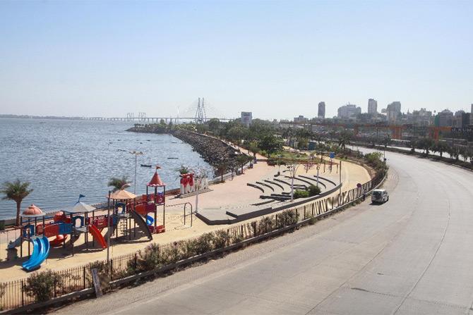 After announcing an insurance scheme for various personnel deployed for the management and containment of coronavirus, the West Bengal government extended the insurance scheme to accredited journalists in view of coronavirus outbreak. To date, West Bengal has reported 274 positive cases of COVID-19 with 15 deaths taking place in the state.