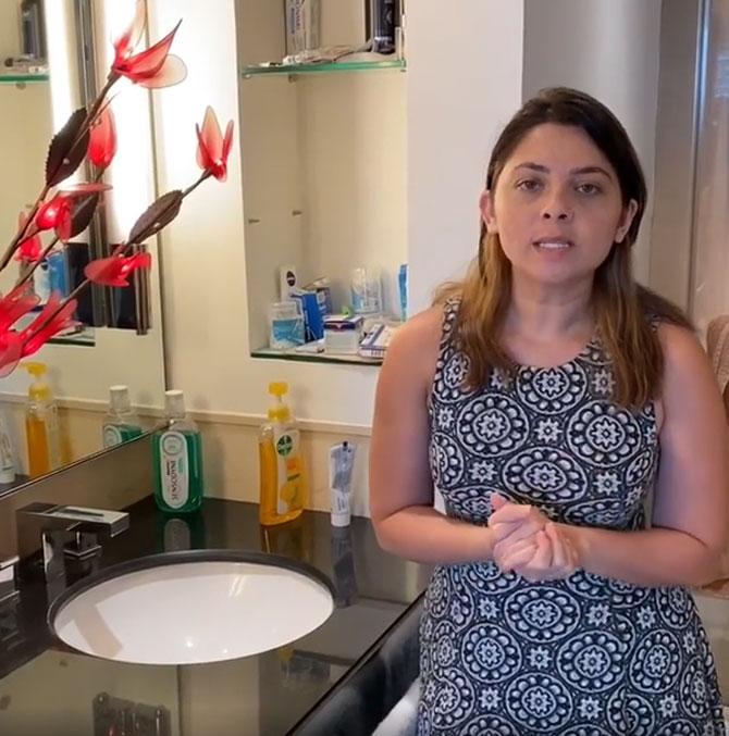 On International Day Of Water (March 22), Sonalee Kulkarni not only urged people to wash their hands regularly, but also requested everyone to close the tap while they are rinsing their hands with soap for 20 seconds to save water. She wrote this along with her video posts, 