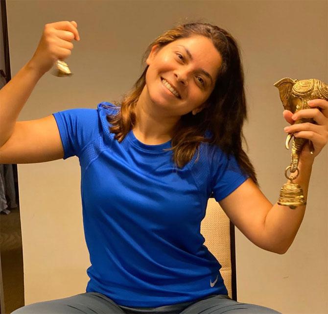 Sonalee Kulkarni also shared photos of her getting all ready for Janata Curfew. She is seen holding two bells and all excited to cheer for the Coronavirus heroes.