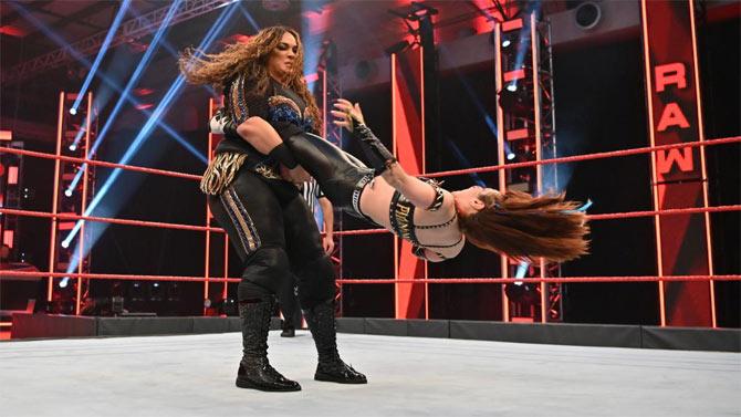 Nia Jax faced Kairi Sane in a rematch from last week and once again the Powerful One displayed her dominance