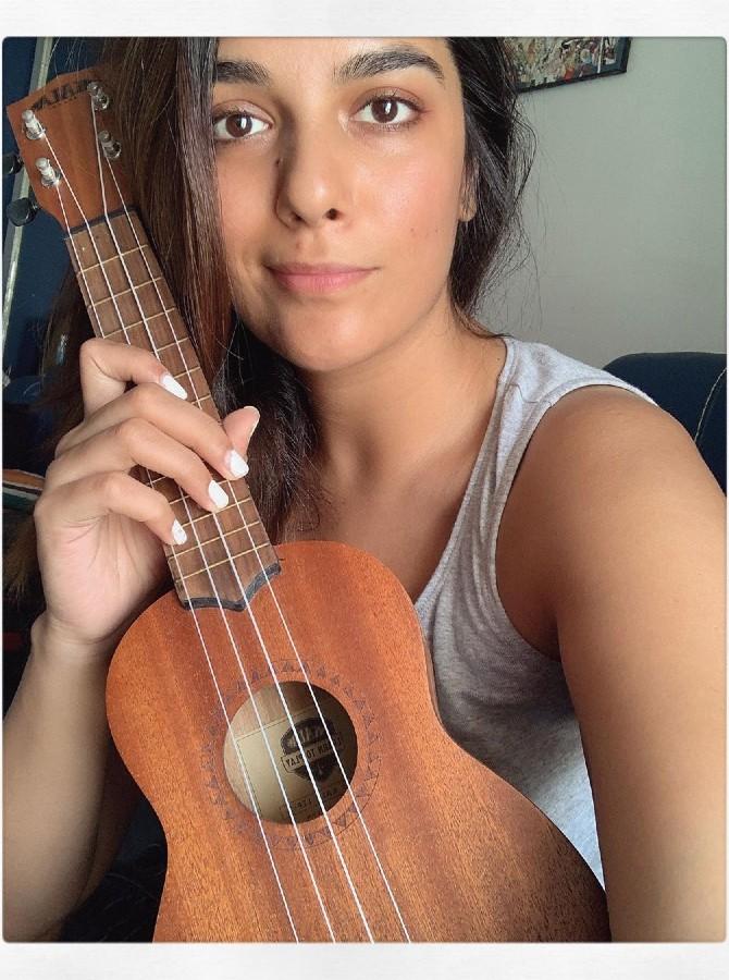 Just like other celebrities, the Mann Kee Awaaz Pratigya actress is also pursuing her hobby. The actress is sharpening her ukulele skills. Sharing the picture, she wrote, 