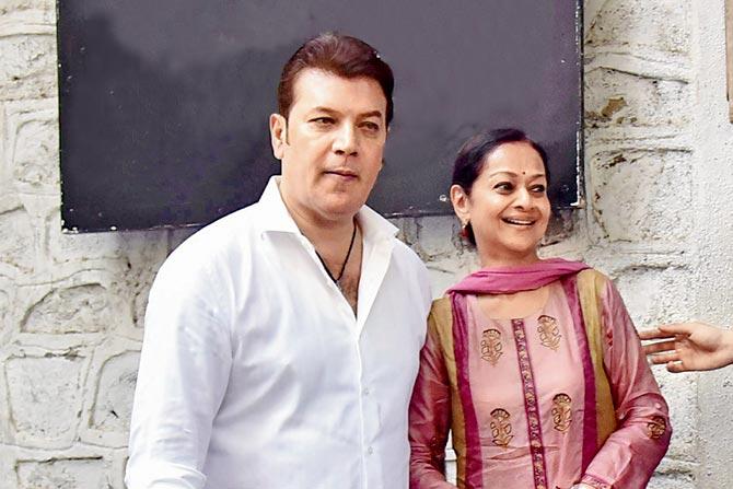 Zarina Wahab-Aditya Pancholi: Chitchor in 1976 and Gharonda in 1977 made Zarina Wahab a household name. In 1986, she signed up for Nari Hira's Kalank Ka Tika. That changed Zarina's life forever as she found love in the form of her co-star, Aditya Pancholi. The couple has two kids - son and actor Sooraj Pancholi and daughter Sara.
