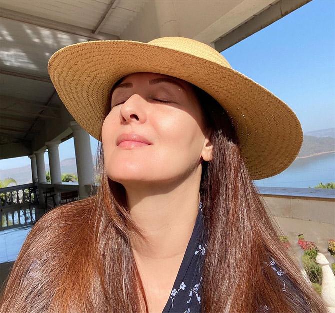 Sangeeta Bijlani has been spending time at her farmhouse and been keeping her Insta family updated on her day to day life. She shared this sun-kissed photo of her and wrote an inspirational post along with it. She wrote, 