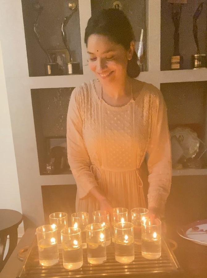 Ankita Lokhande also joined the call of Prime Minister Narendra Modi and applauded the healthcare workers fighting the coronavirus pandemic by lighting diyas at her balcony. 