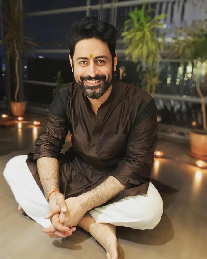 After moving to Mumbai, Mohit Raina took the modelling route to enter the acting industry. While being an actor was definitely in his mind, Mohit Raina had not then decided specifically whether to concentrate on television or the film industry!