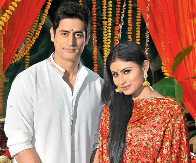 On the personal front, Mohit Raina was linked with his on-screen (Devon Ke Dev... Mahadev) wife Mouni Roy but the two never confirmed the news. Looks like the actor is pretty much single!
In picture: Mohit Raina and Mouni Roy