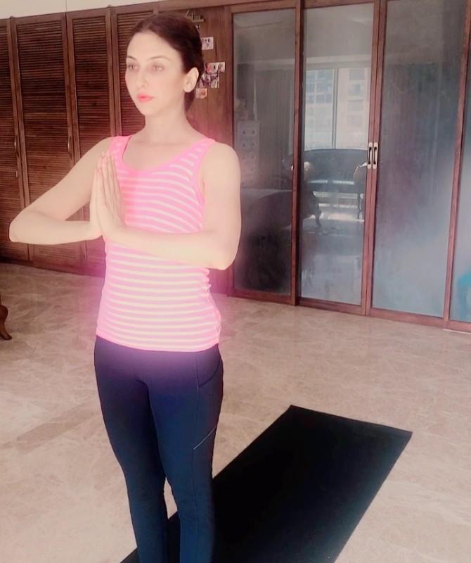 Apart from playing, the actress is also giving us some workout goals by sharing videos of her performing yoga at her house during lockdown. Sharing one of the videos, she wrote, 