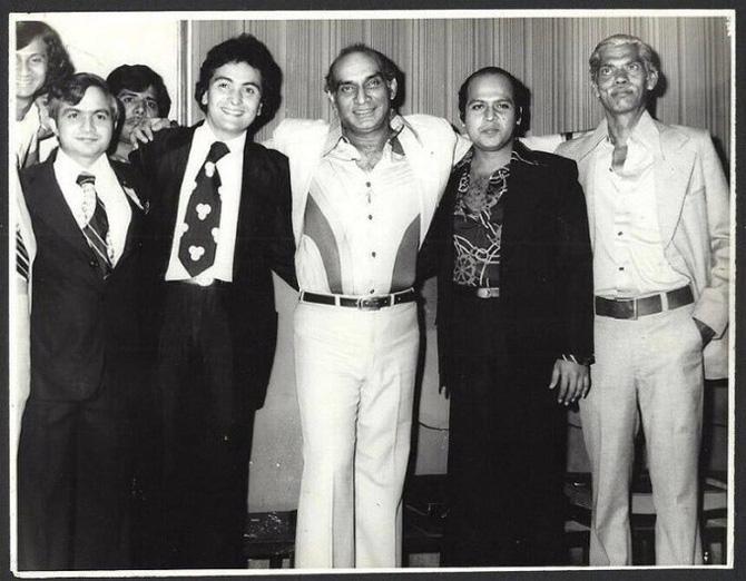 As the classic cult film Doosara Aadmi clocked 42 years of its release on October 14, 2019, Rishi Kapoor took a stroll down memory lane and shared this throwback photo to commemorate the special day. The click has some legendary personalities posing together for the shutterbugs. One can spot young Yash Chopra with the dapper lead actor Rishi and director of the film Ramesh Talwar. 