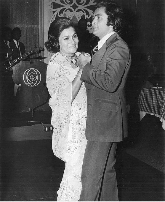 Rishi Kapoor with his beloved mother Krishna Raj Kapoor. In an unfortunate turn of events, a day after Rishi Kapoor took off to New York after being diagnosed with cancer, his mother passed away. Rishi couldn't attend her last rituals too. 