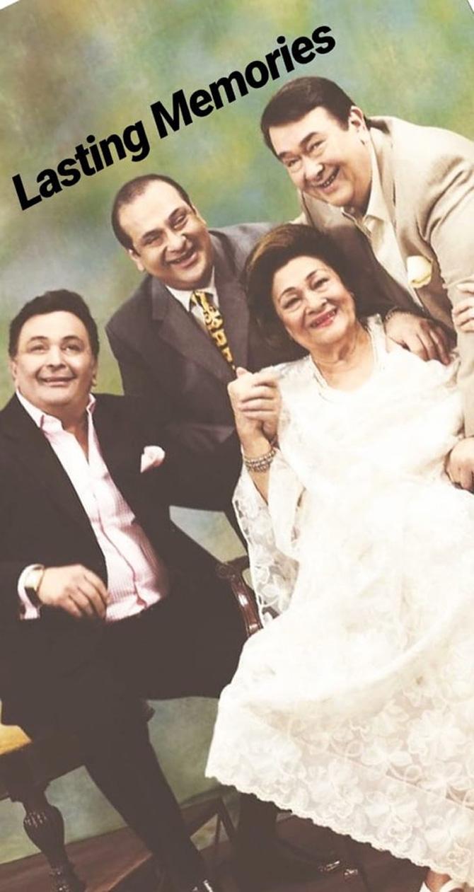 Rishi Kapoor with his brothers - Rajiv and Randhir Kapoor and mother Krishna Raj Kapoor. 