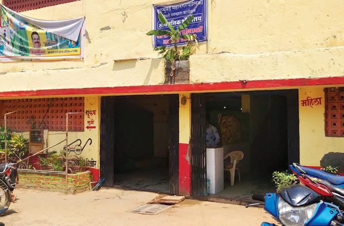The public toilet with 50 stalls in Azad Nagar